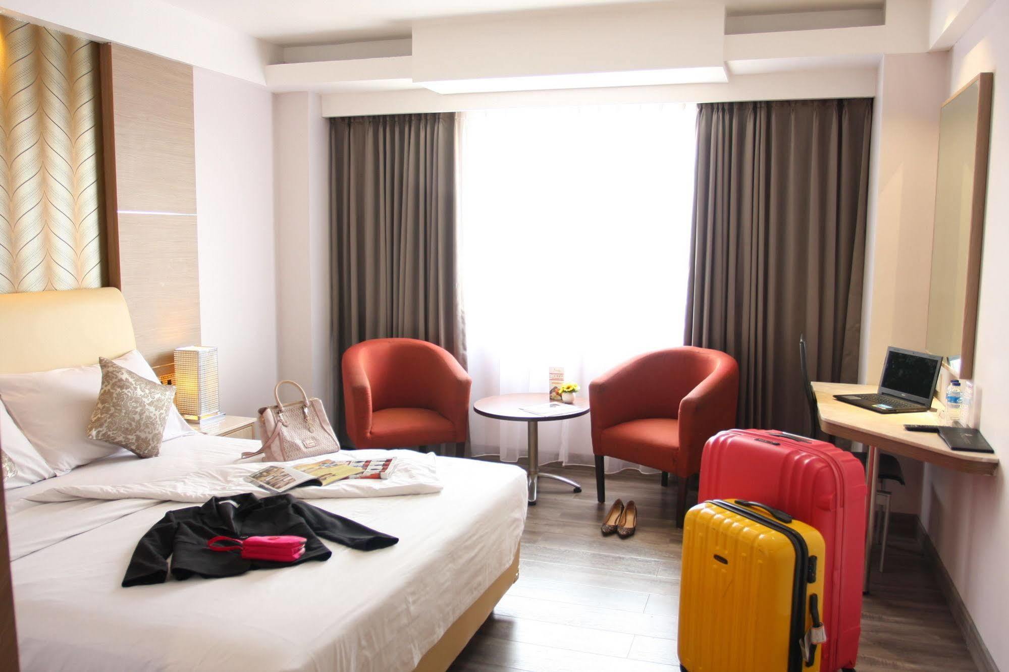 Orchardz Hotel Industri Jakarta Kemayoran Экстерьер фото