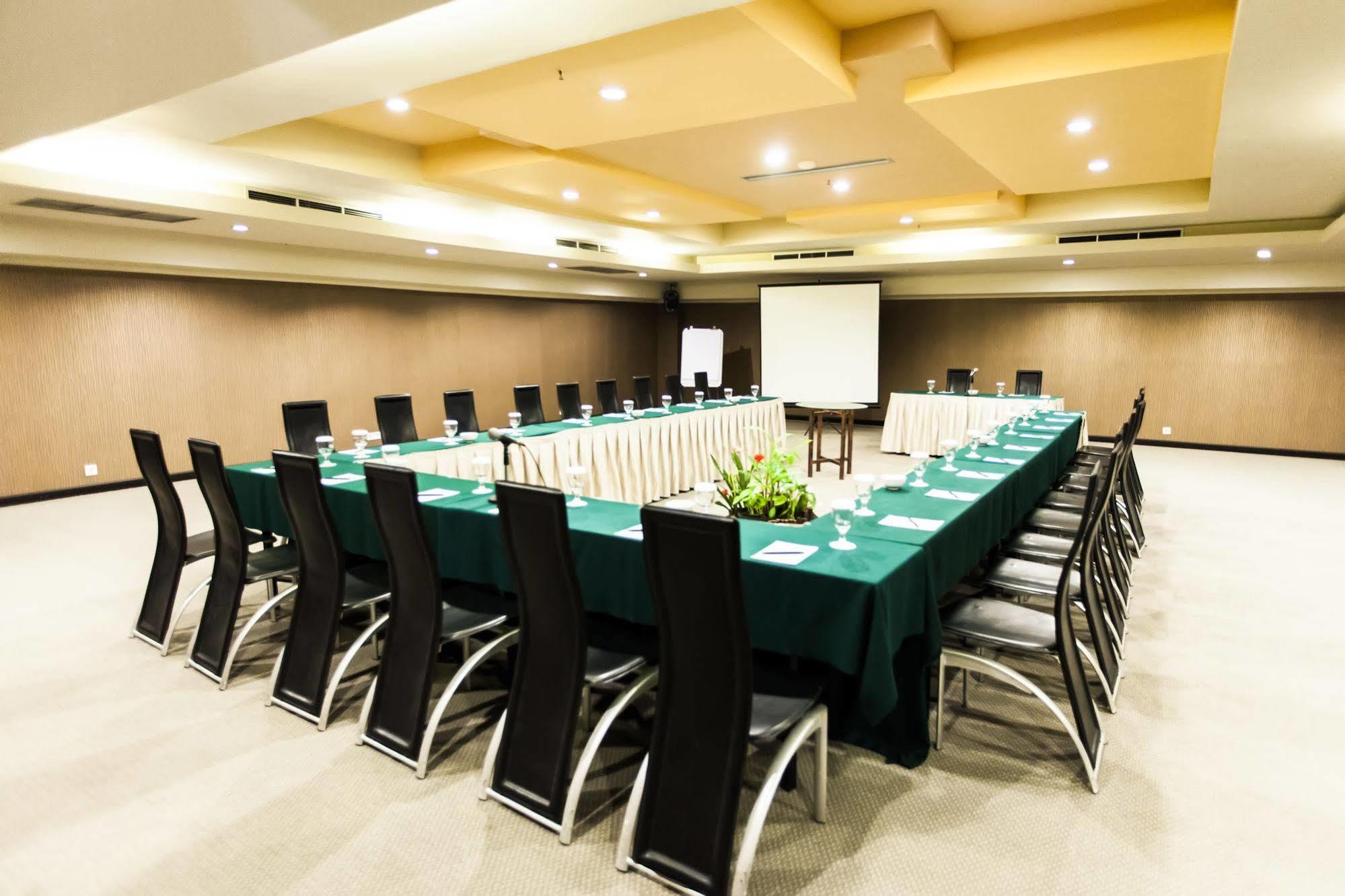 Orchardz Hotel Industri Jakarta Kemayoran Экстерьер фото